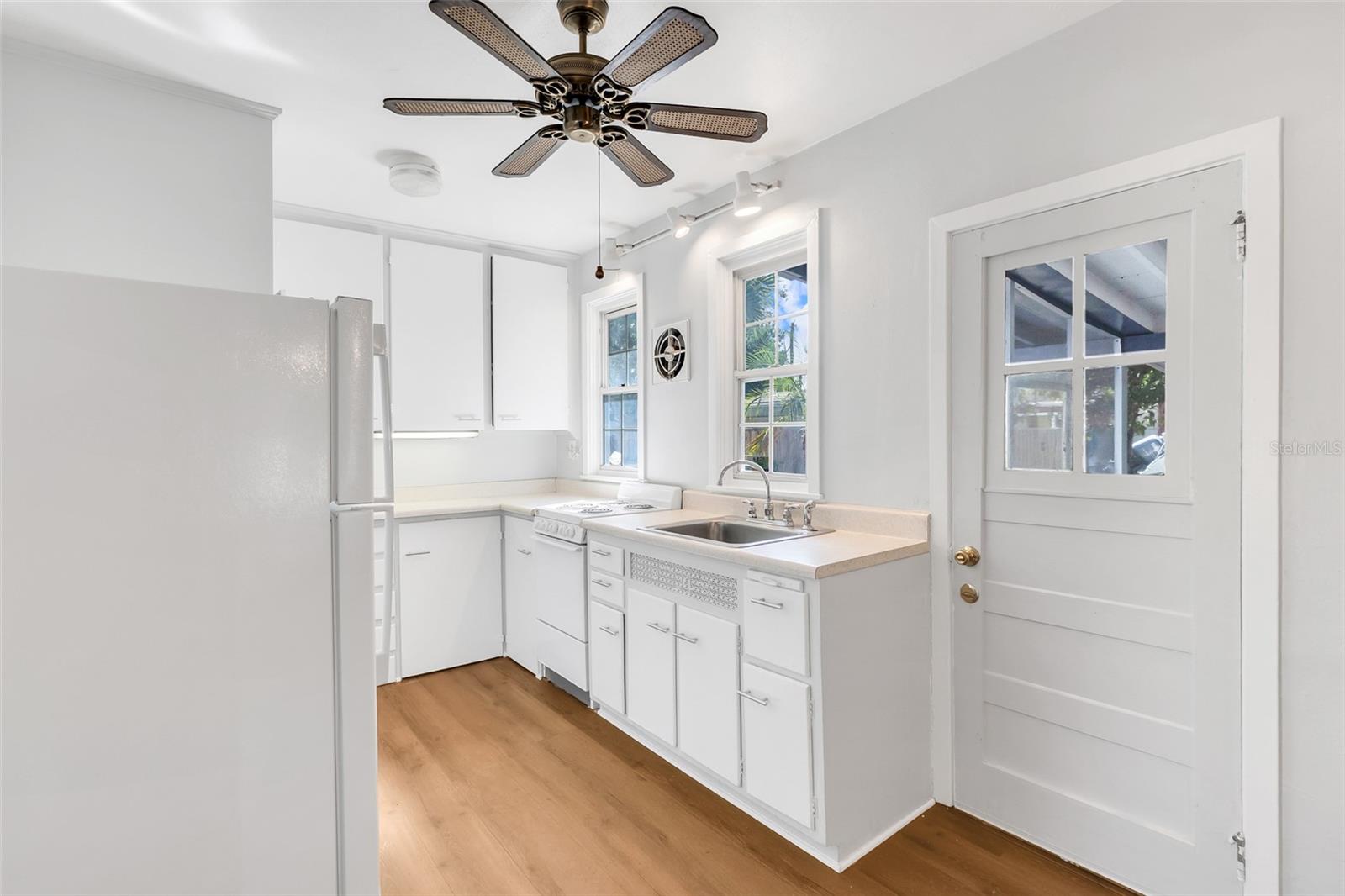 Image 10 of 29 For 4801 Andrus Avenue