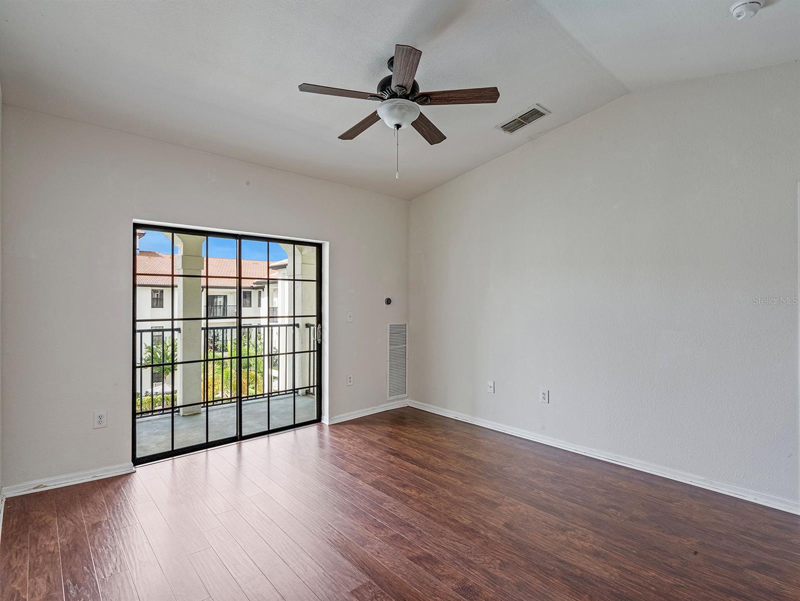 Image 12 of 40 For 5550 Michigan Street 3314