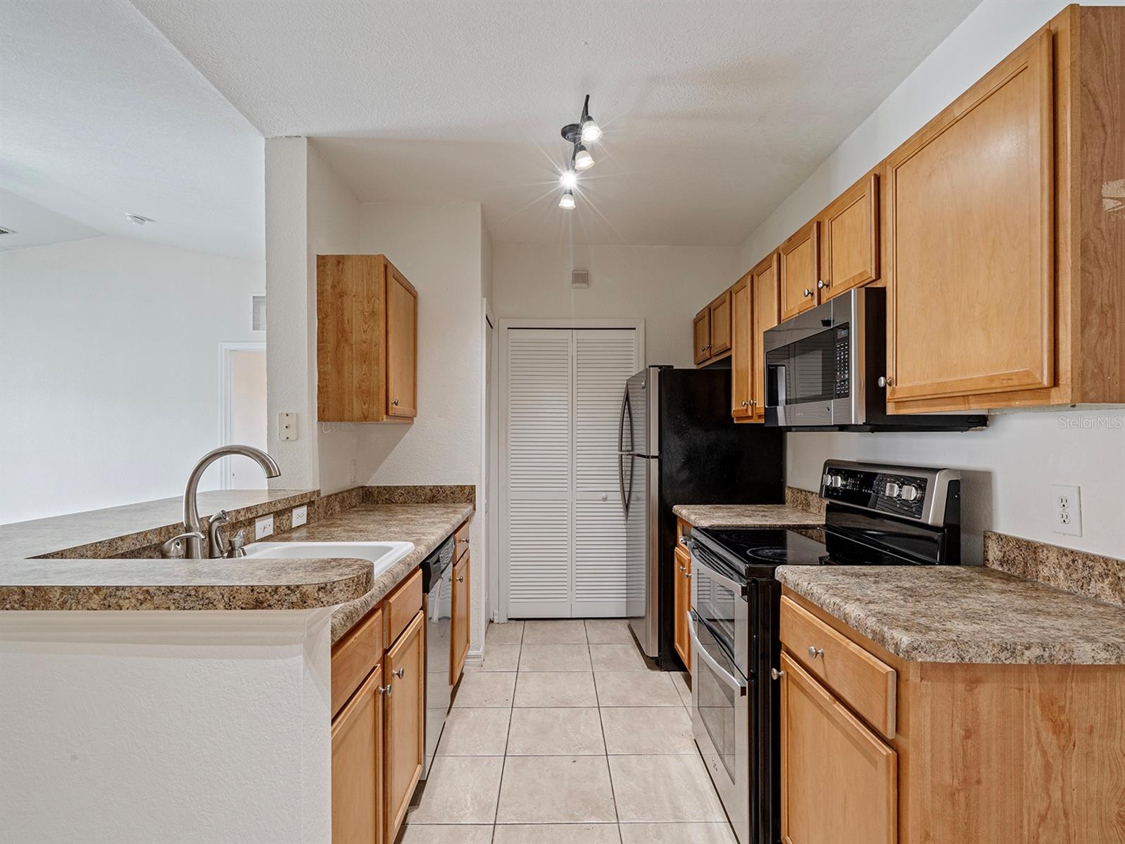 Image 4 of 40 For 5550 Michigan Street 3314