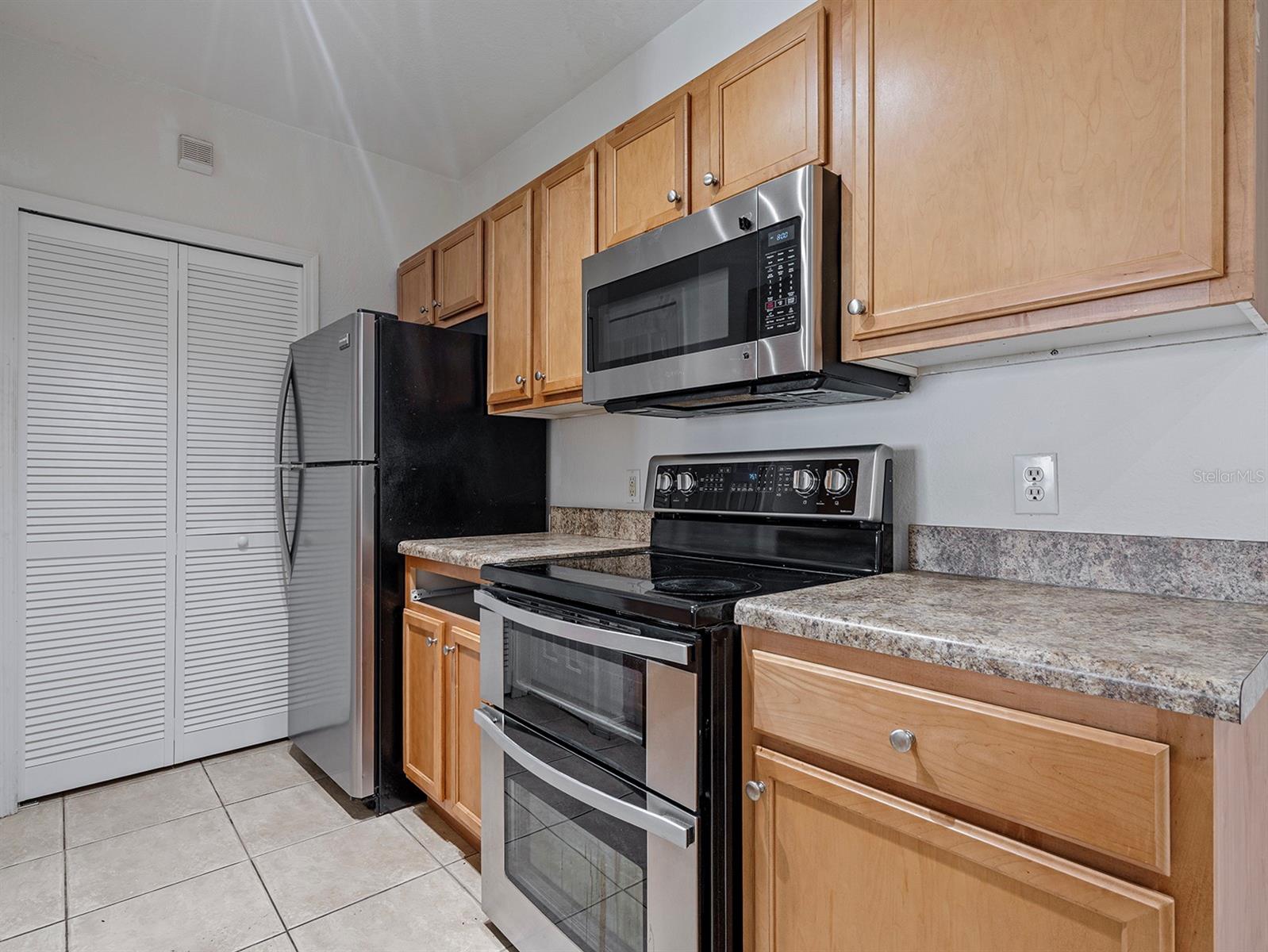 Image 6 of 40 For 5550 Michigan Street 3314