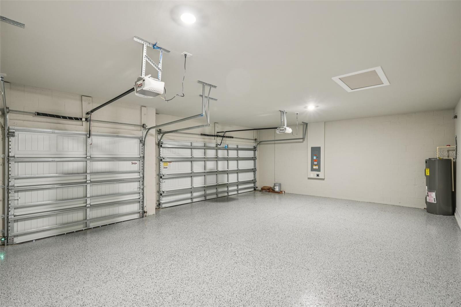 Image 25 of 44 For 16439 Seven Lakes Avenue