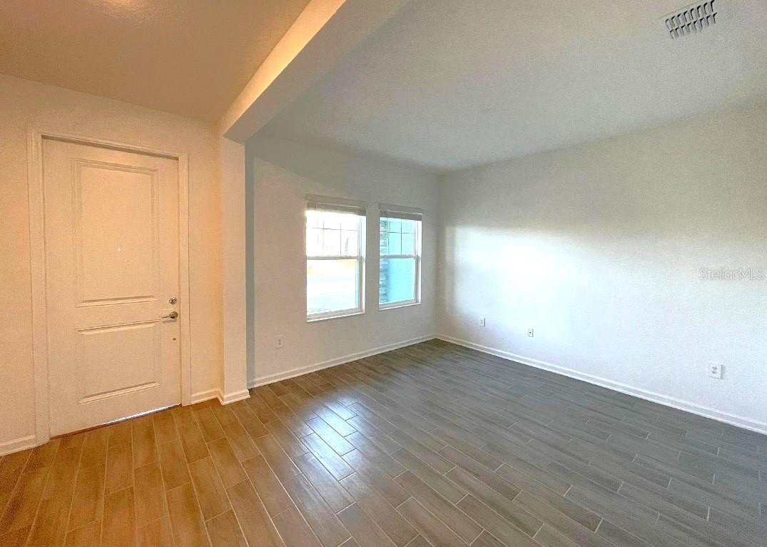 Image 10 of 39 For 6342 Lakepine Street
