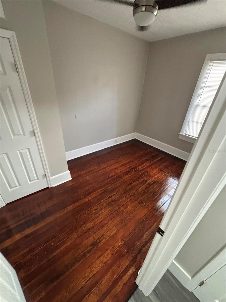 Image 15 of 18 For 1414 Johns Avenue