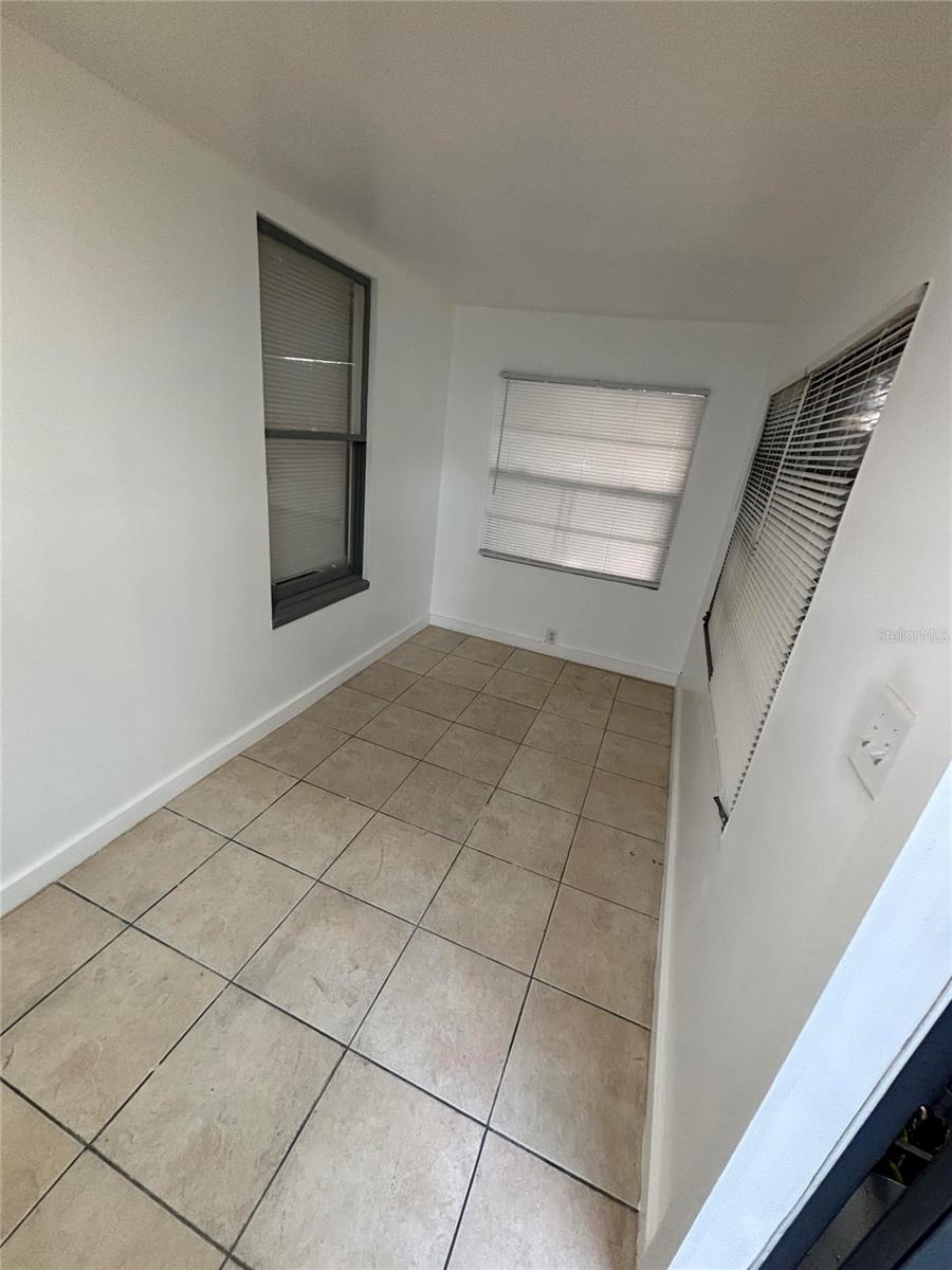 Image 4 of 18 For 1414 Johns Avenue