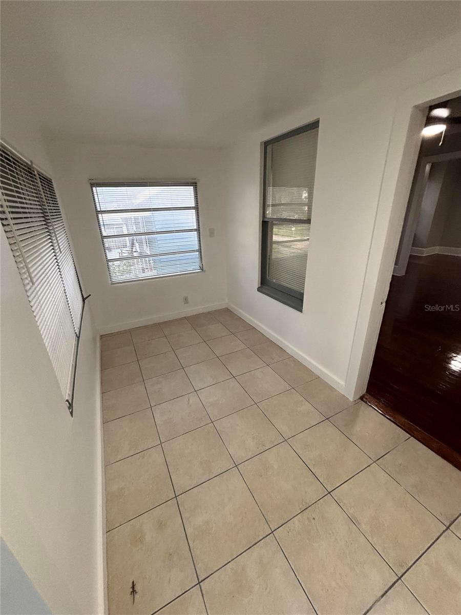 Image 5 of 18 For 1414 Johns Avenue