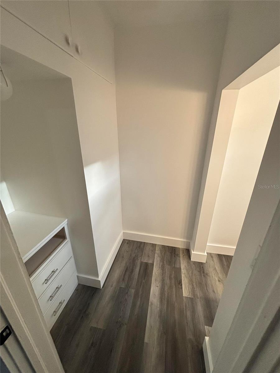 Image 7 of 18 For 1414 Johns Avenue