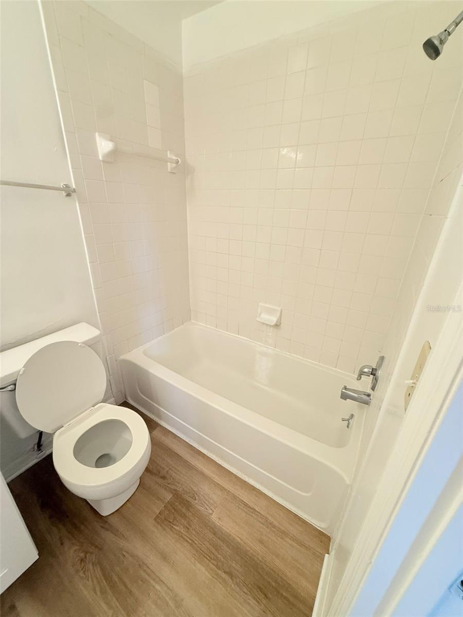 Image 17 of 22 For 401 Fountainhead Circle 249