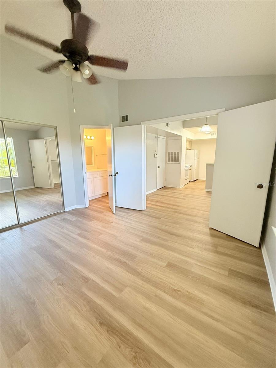 Image 19 of 22 For 401 Fountainhead Circle 249