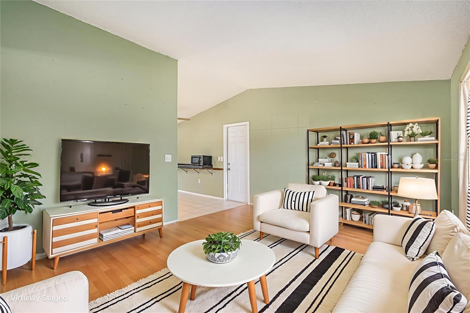 Image 4 of 28 For 6653 Albemarle Parkway