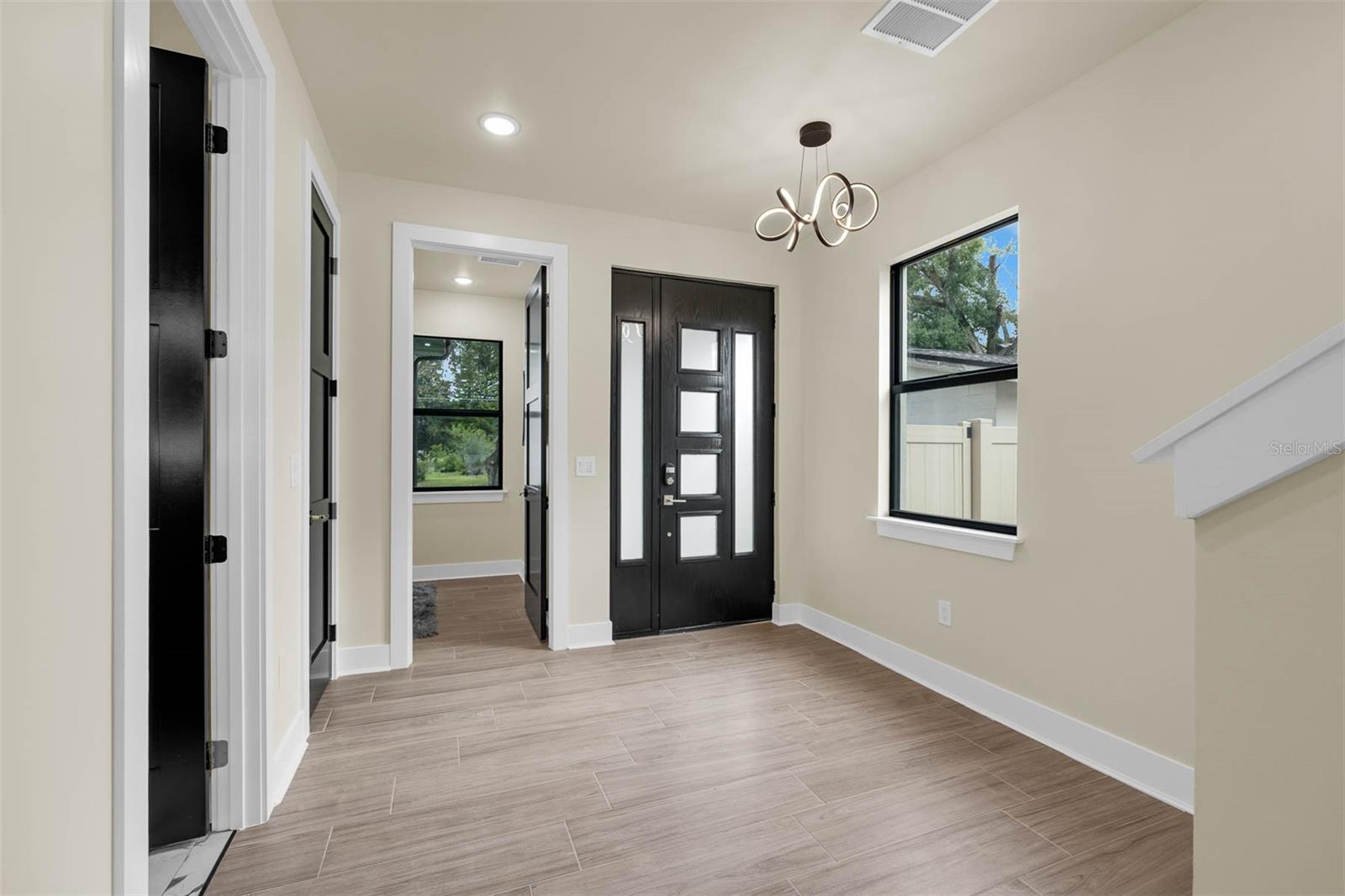 Image 33 of 62 For 1910 Cloverlawn Avenue