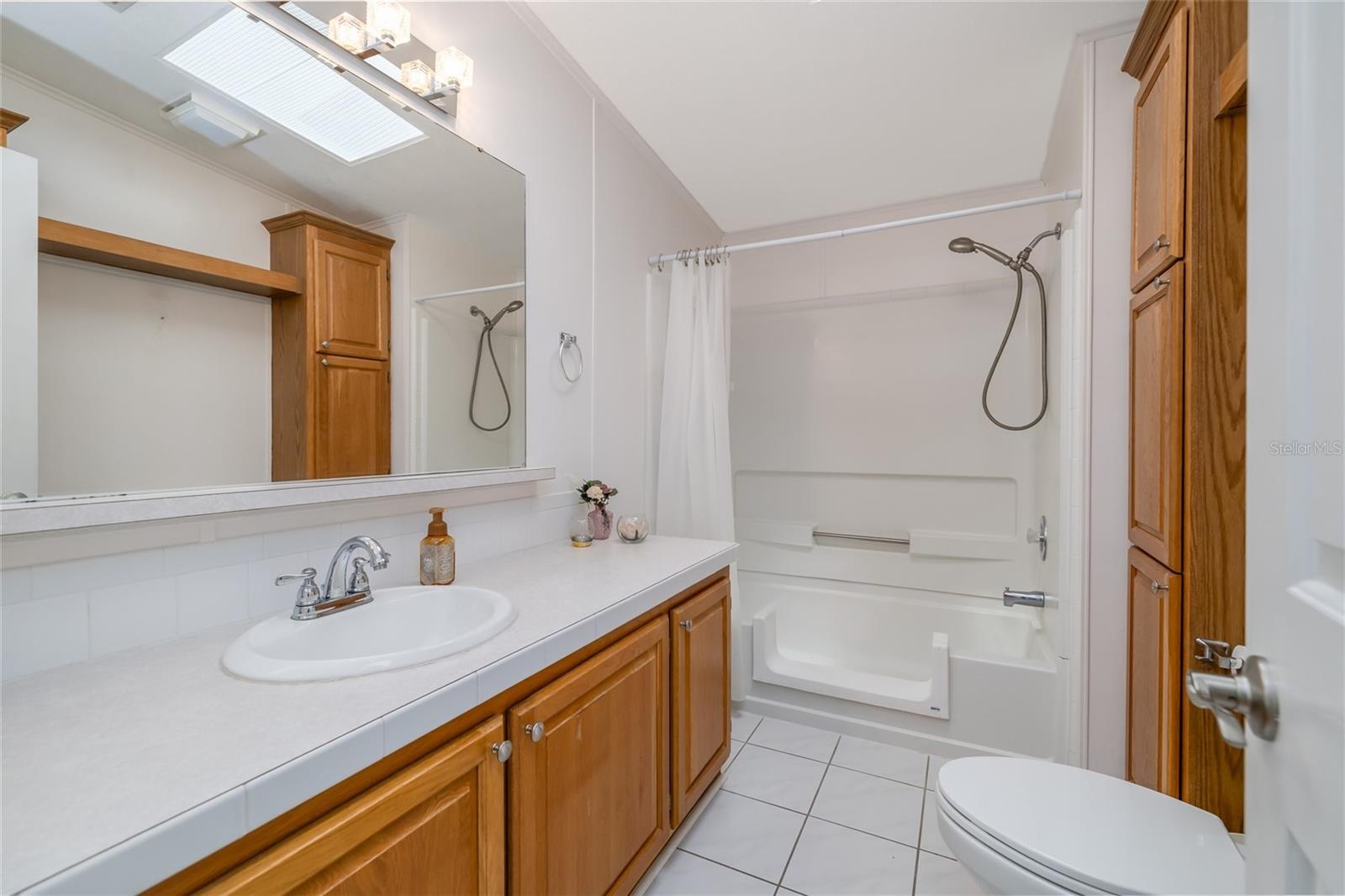 Image 21 of 49 For 611 Portside Lane