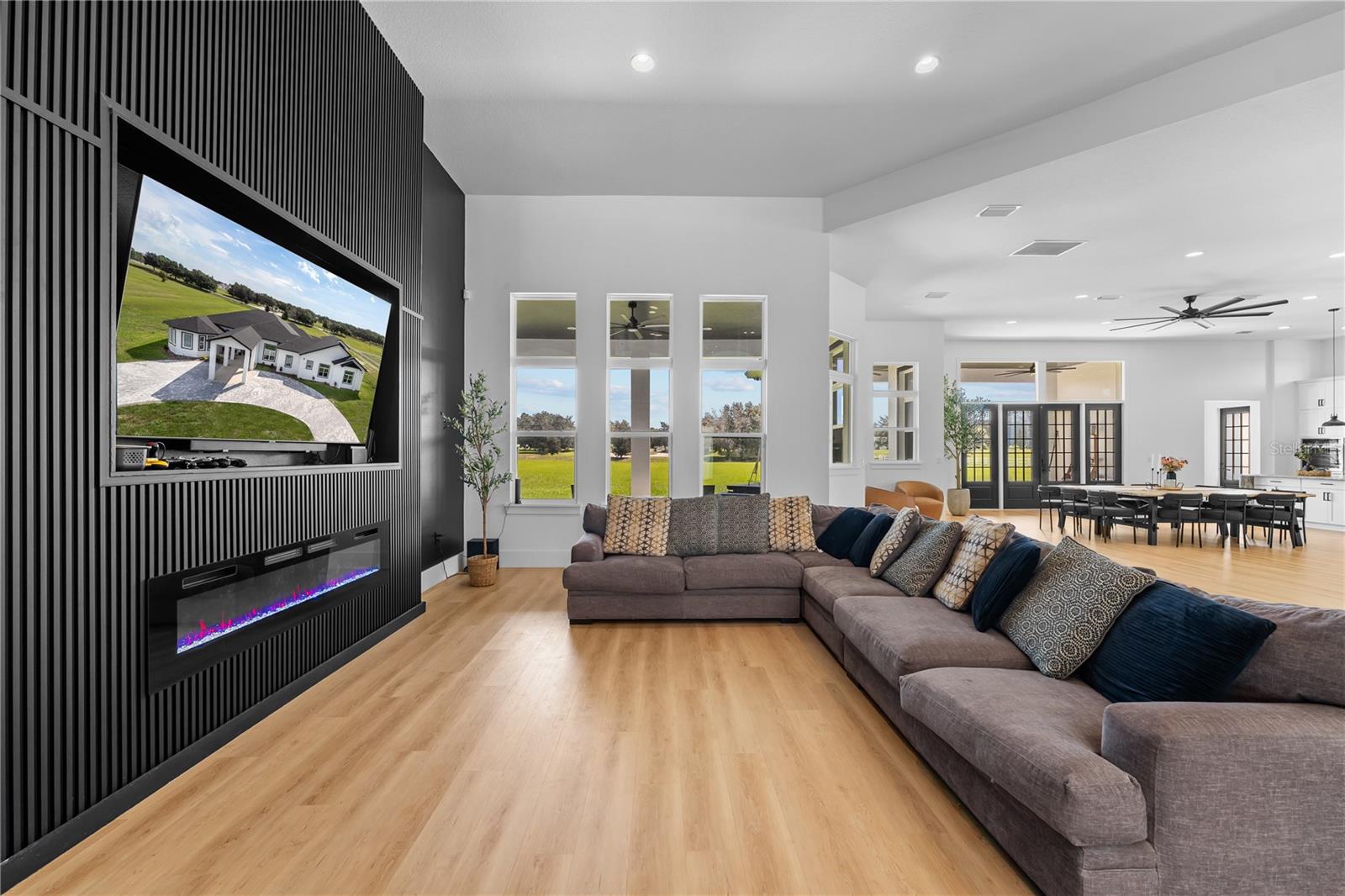 Image 11 of 62 For 18800 Groves Drive