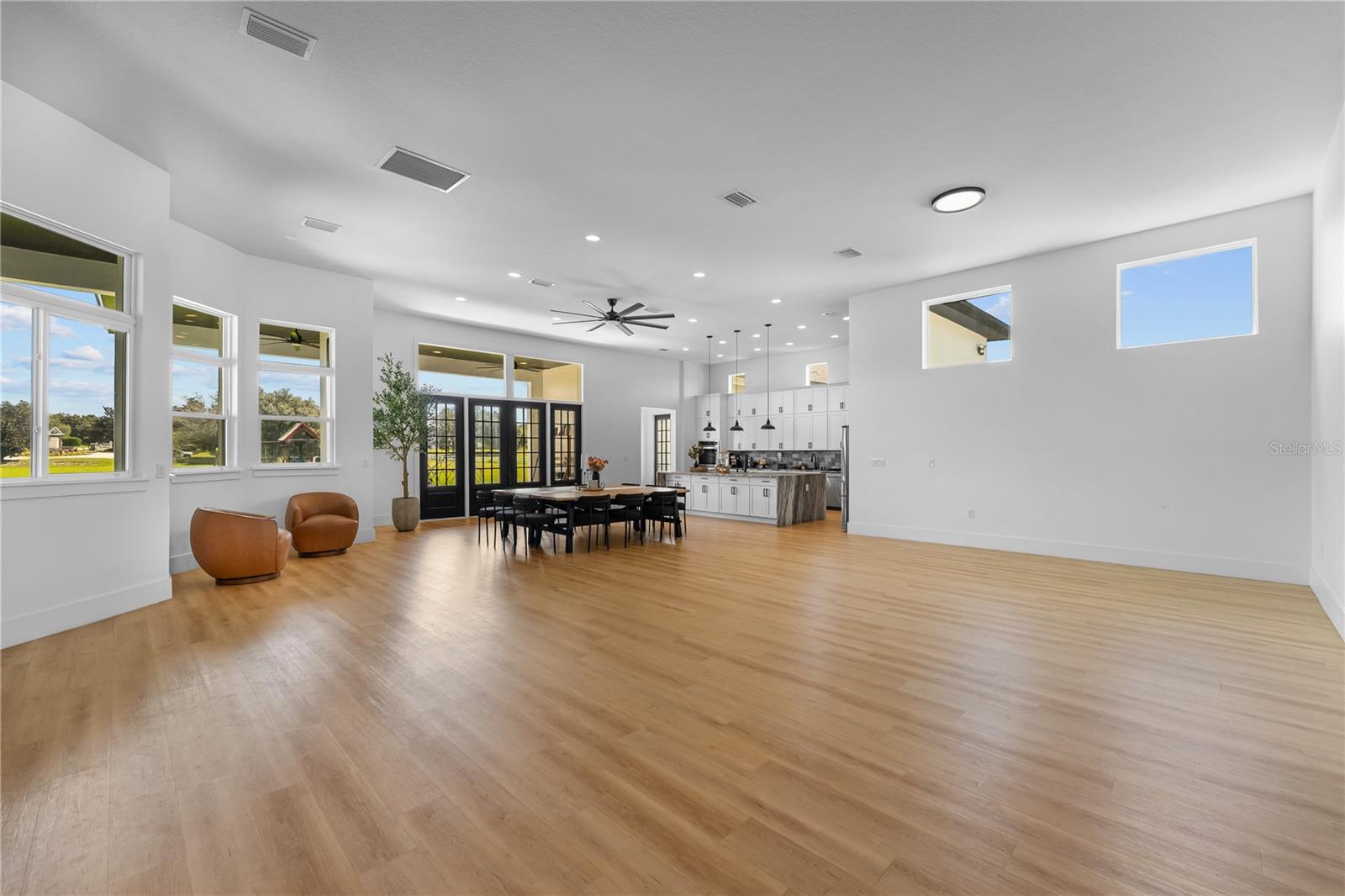 Image 16 of 62 For 18800 Groves Drive