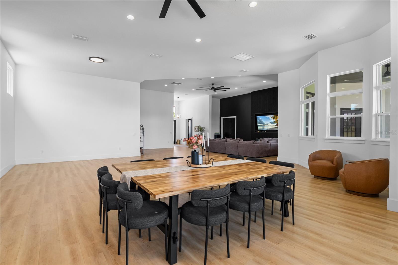 Image 17 of 62 For 18800 Groves Drive