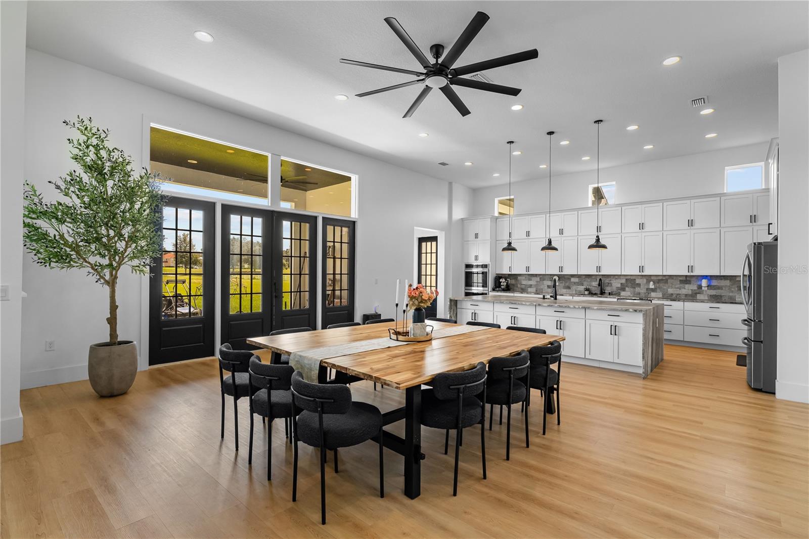 Image 18 of 62 For 18800 Groves Drive
