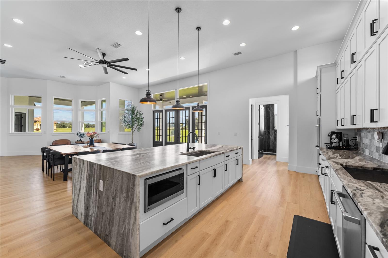 Image 22 of 62 For 18800 Groves Drive