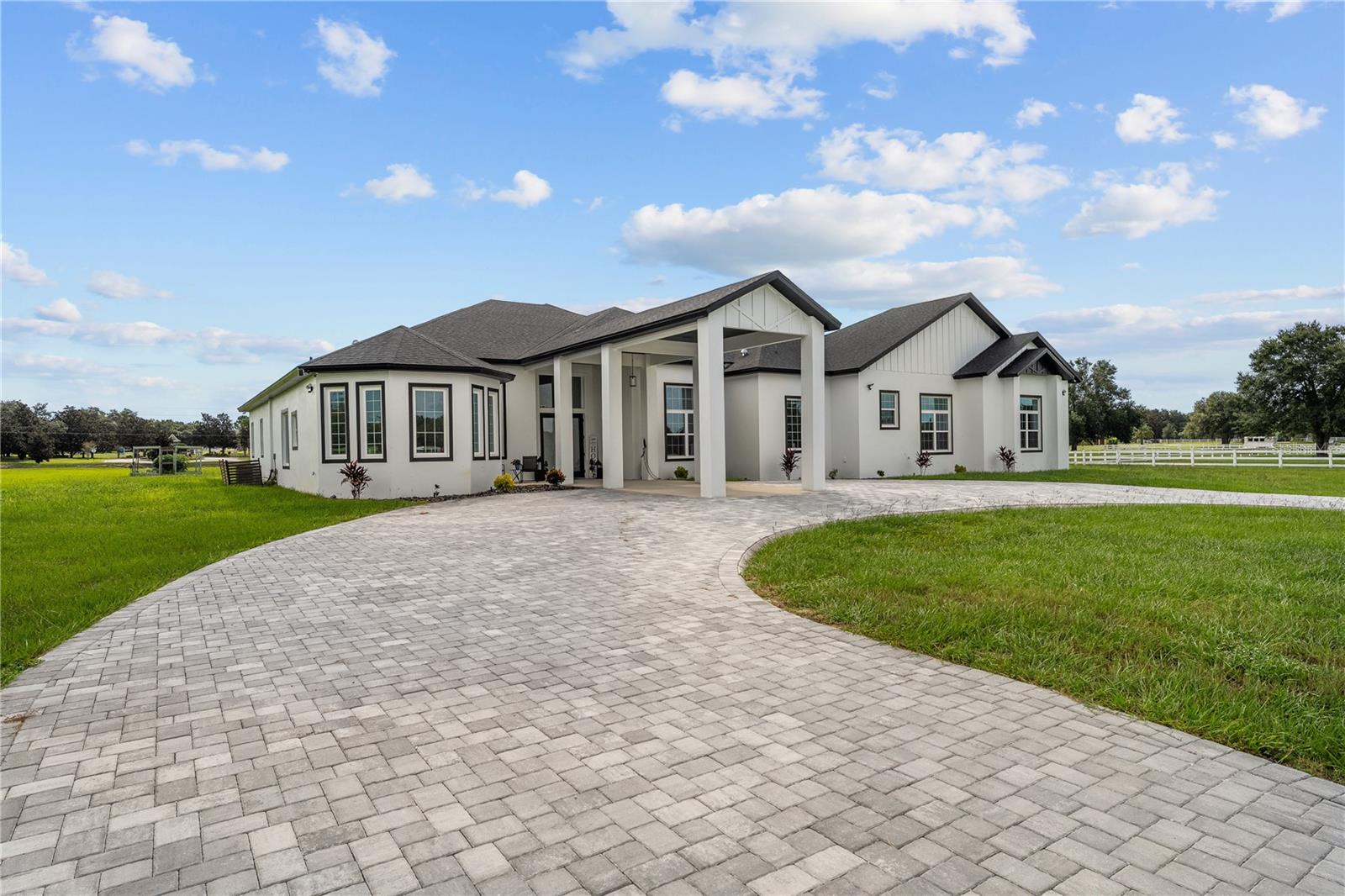 Image 5 of 62 For 18800 Groves Drive