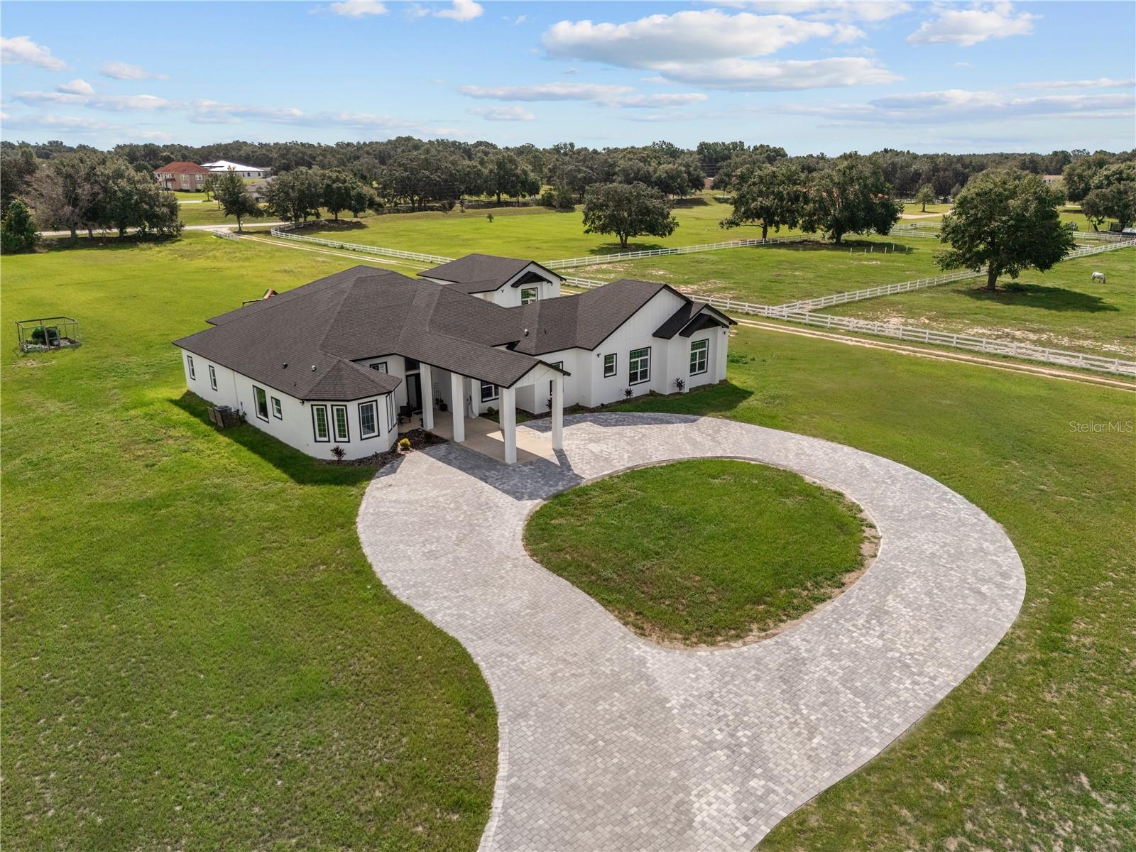 Image 6 of 62 For 18800 Groves Drive