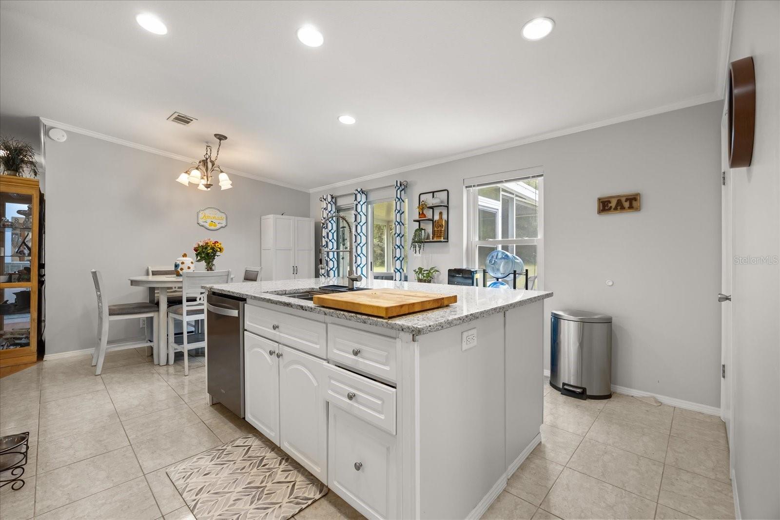 Image 12 of 45 For 4047 Citrus Circle 199