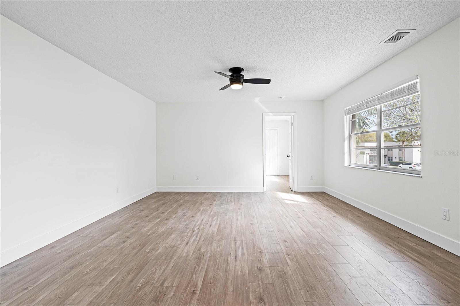 Image 7 of 17 For 120 Windtree Lane 203