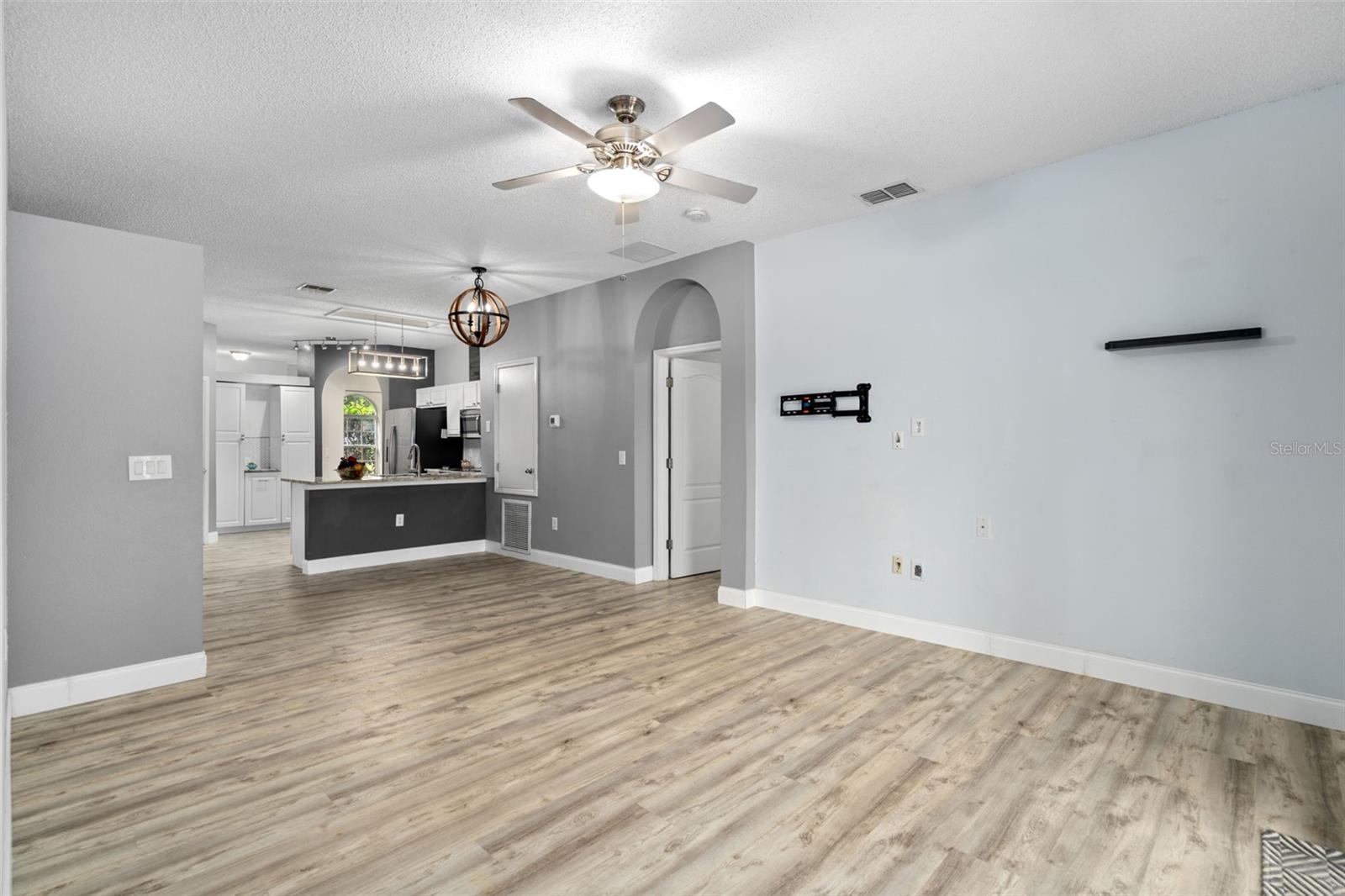 Image 11 of 37 For 9985 Shadow Creek Dr Drive