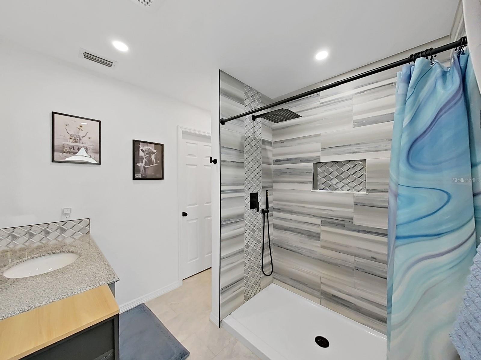 Image 16 of 39 For 8527 Jolly Roger Drive