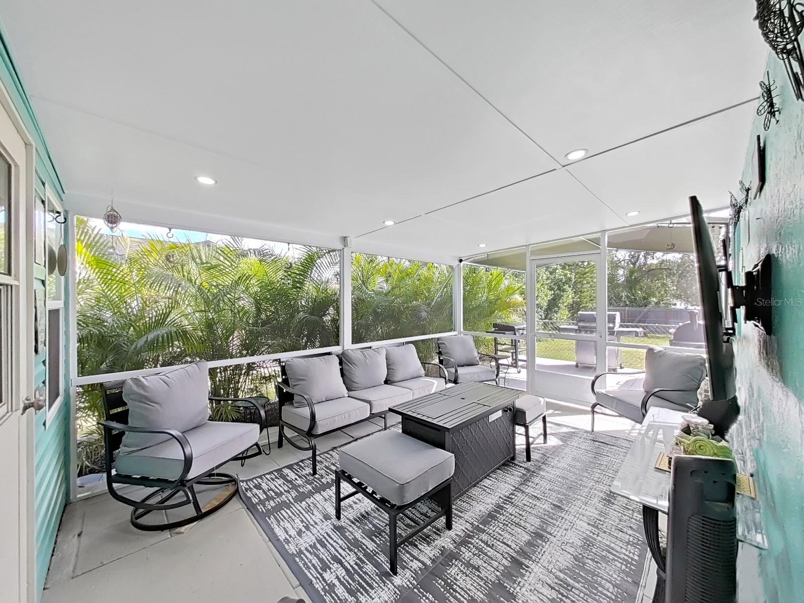 Image 18 of 39 For 8527 Jolly Roger Drive