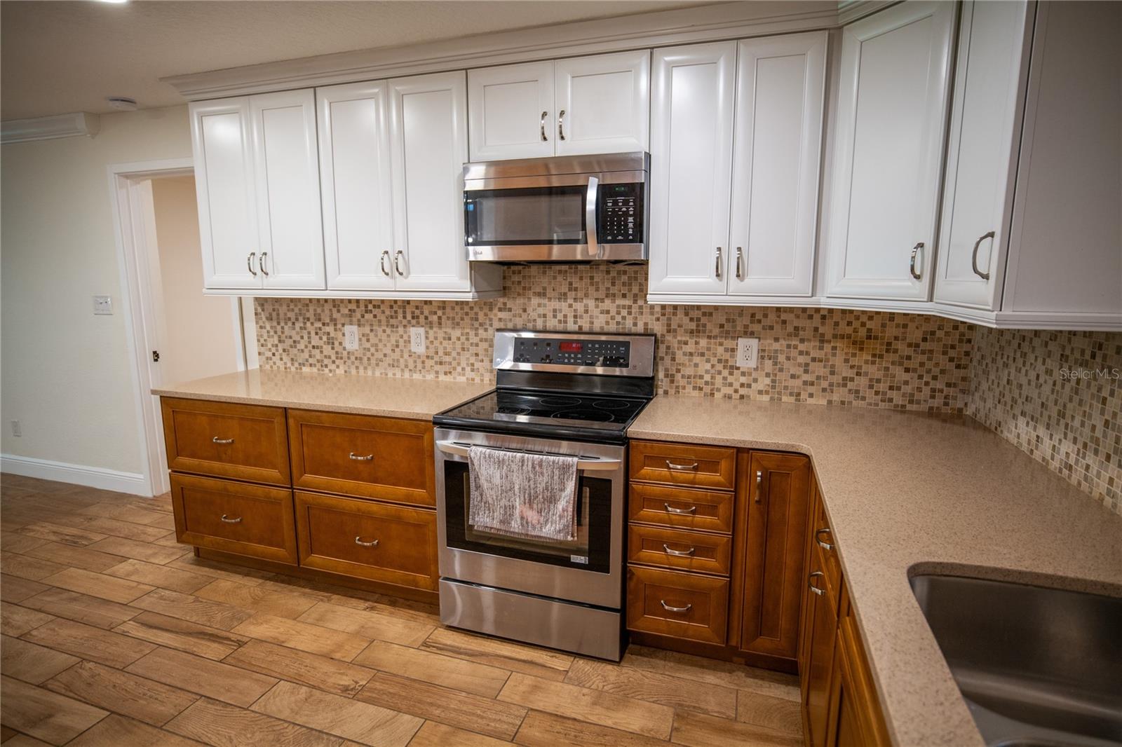 Image 11 of 30 For 955 Gamewell Avenue