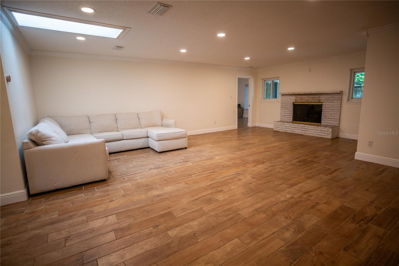 Image 5 of 30 For 955 Gamewell Avenue