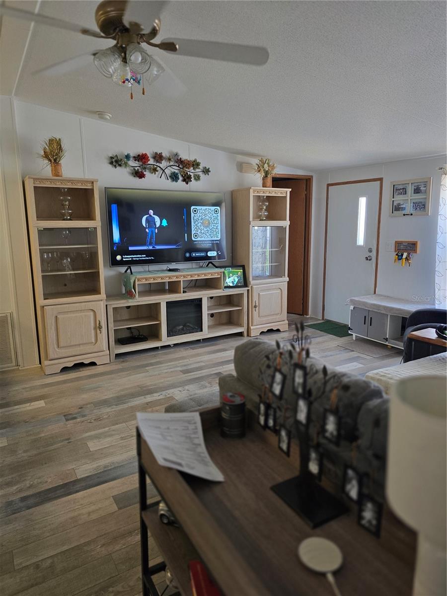 Image 18 of 49 For 3896 Picciola Road 242