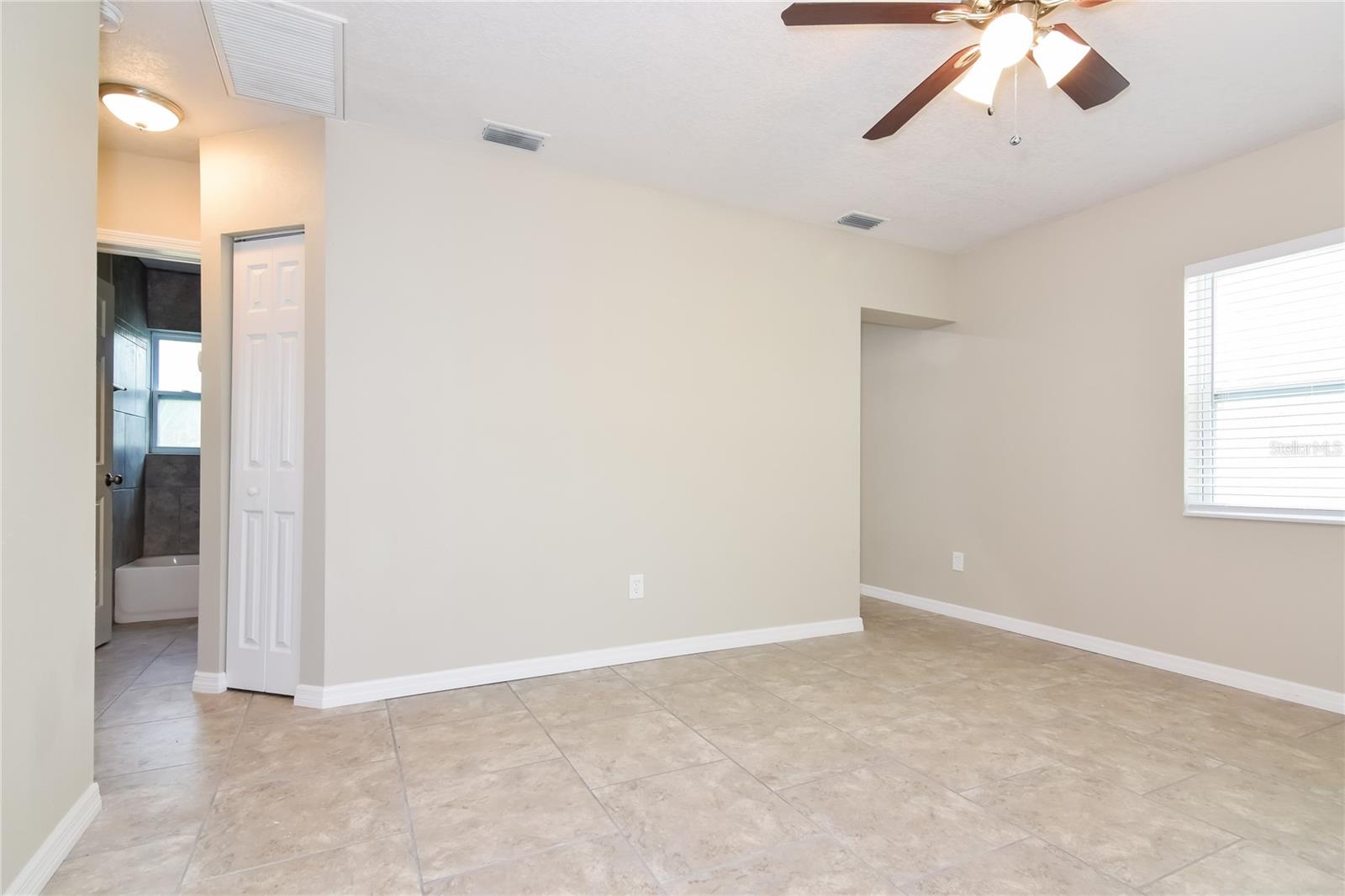 Image 3 of 16 For 3409 Paxton Avenue