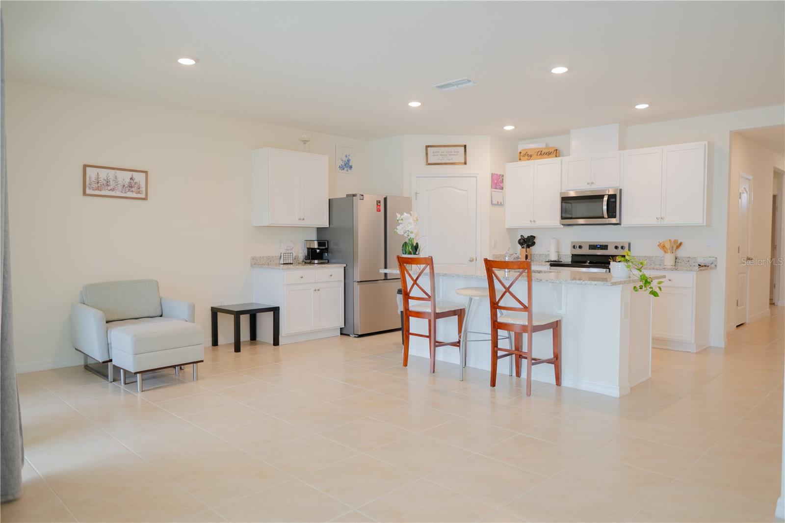 Image 5 of 47 For 1095 Griffon Avenue