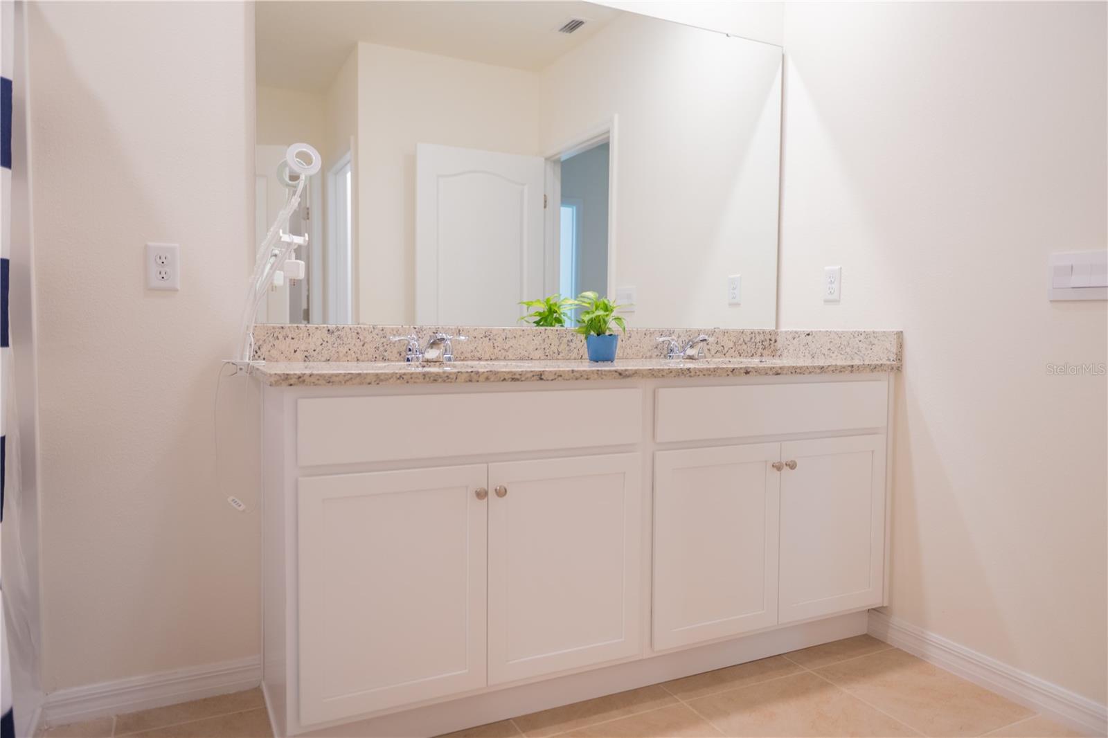 Image 6 of 47 For 1095 Griffon Avenue