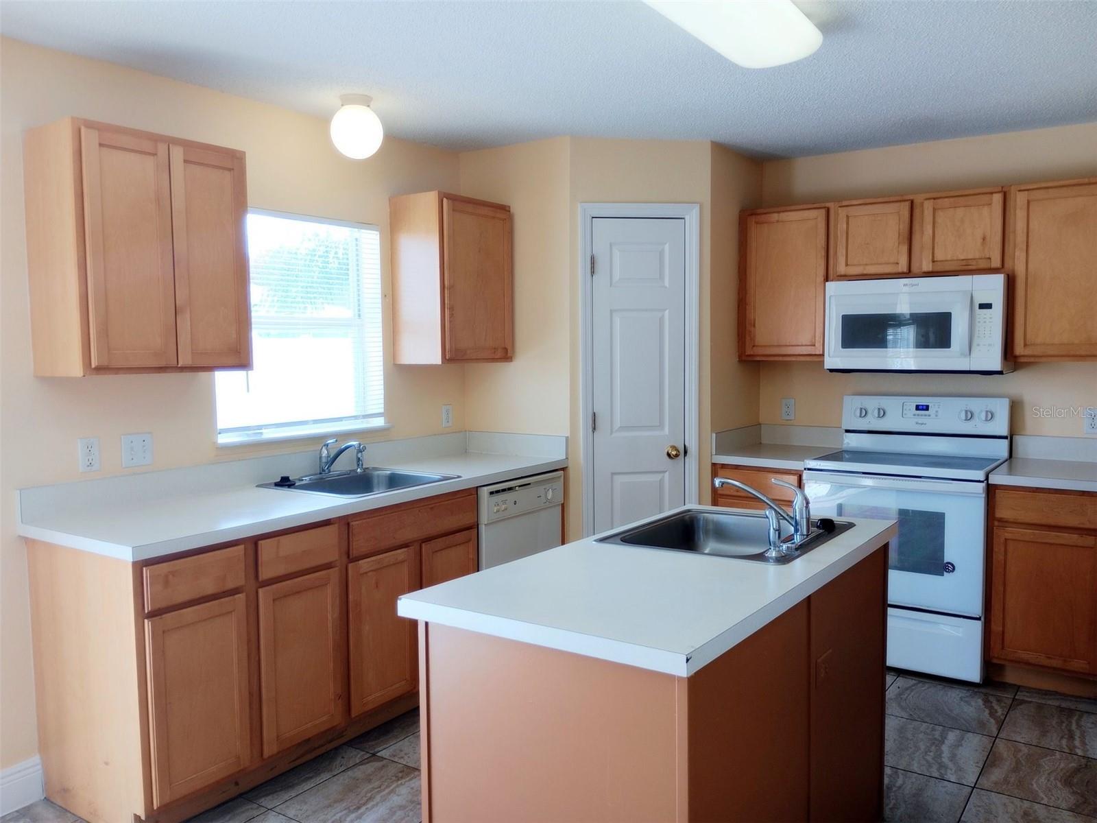 Image 4 of 16 For 10262 Laxton Street