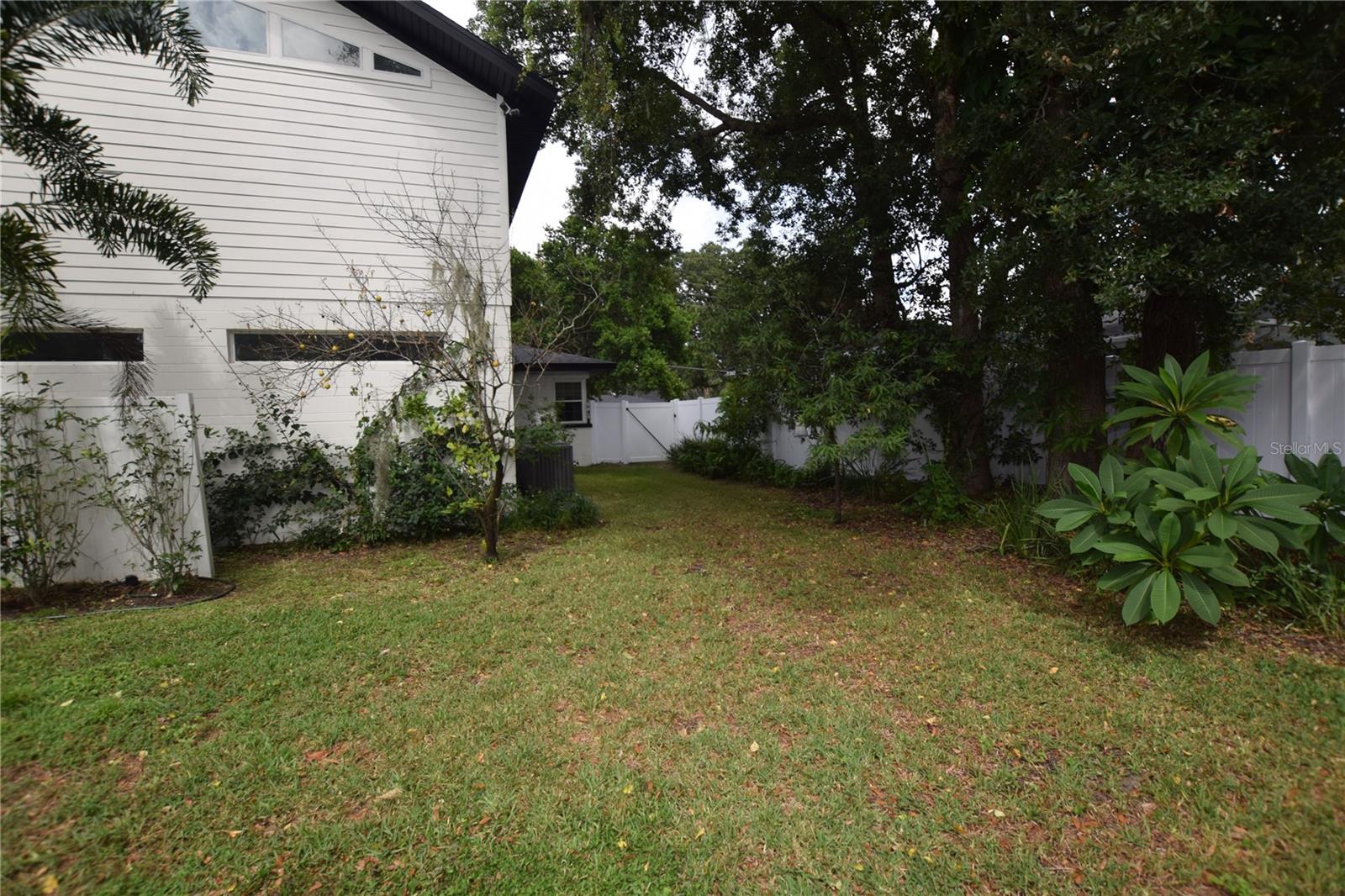 Image 16 of 58 For 924 Boardman Street