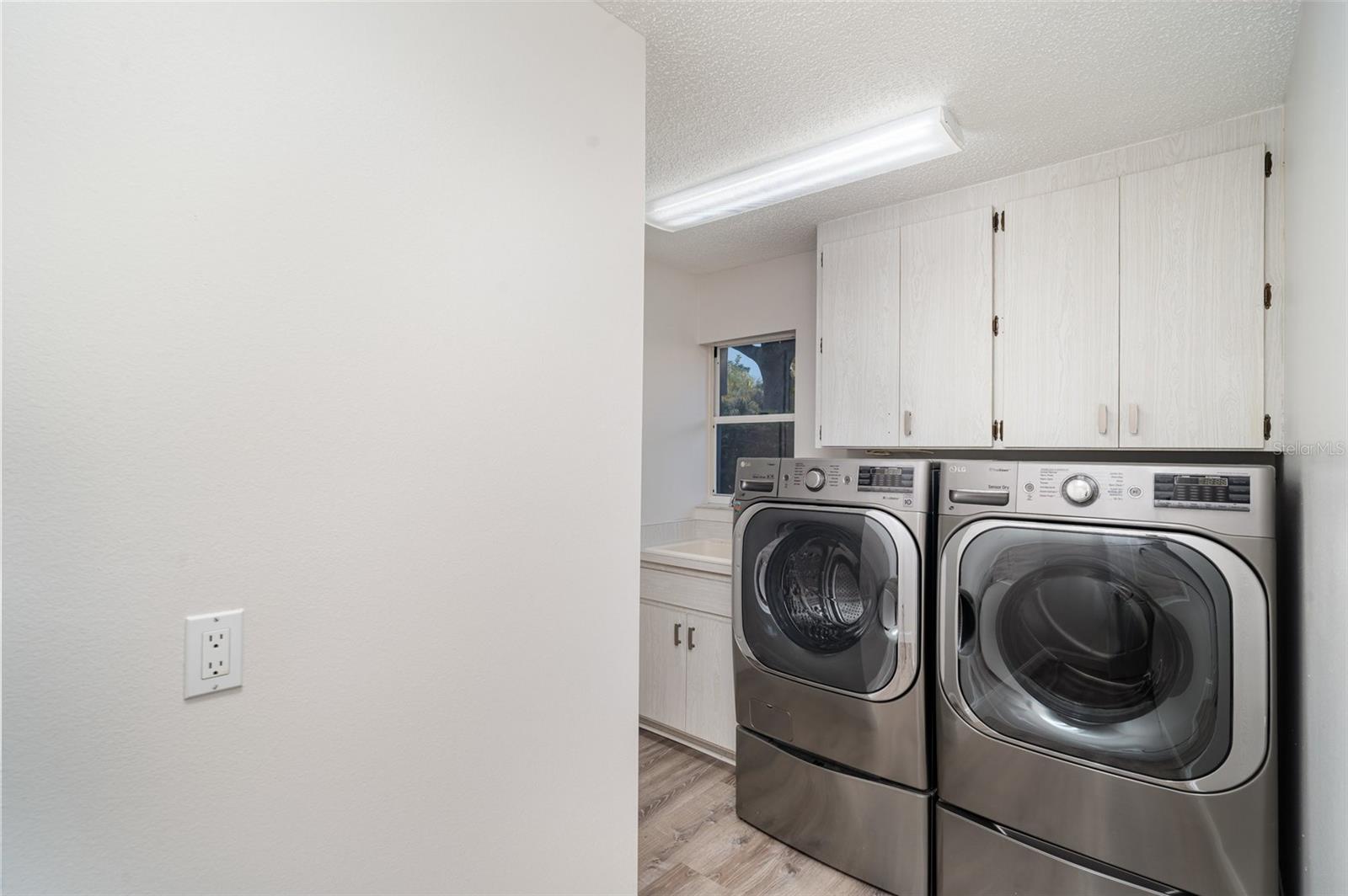Image 16 of 38 For 7505 Weeping Willow Boulevard