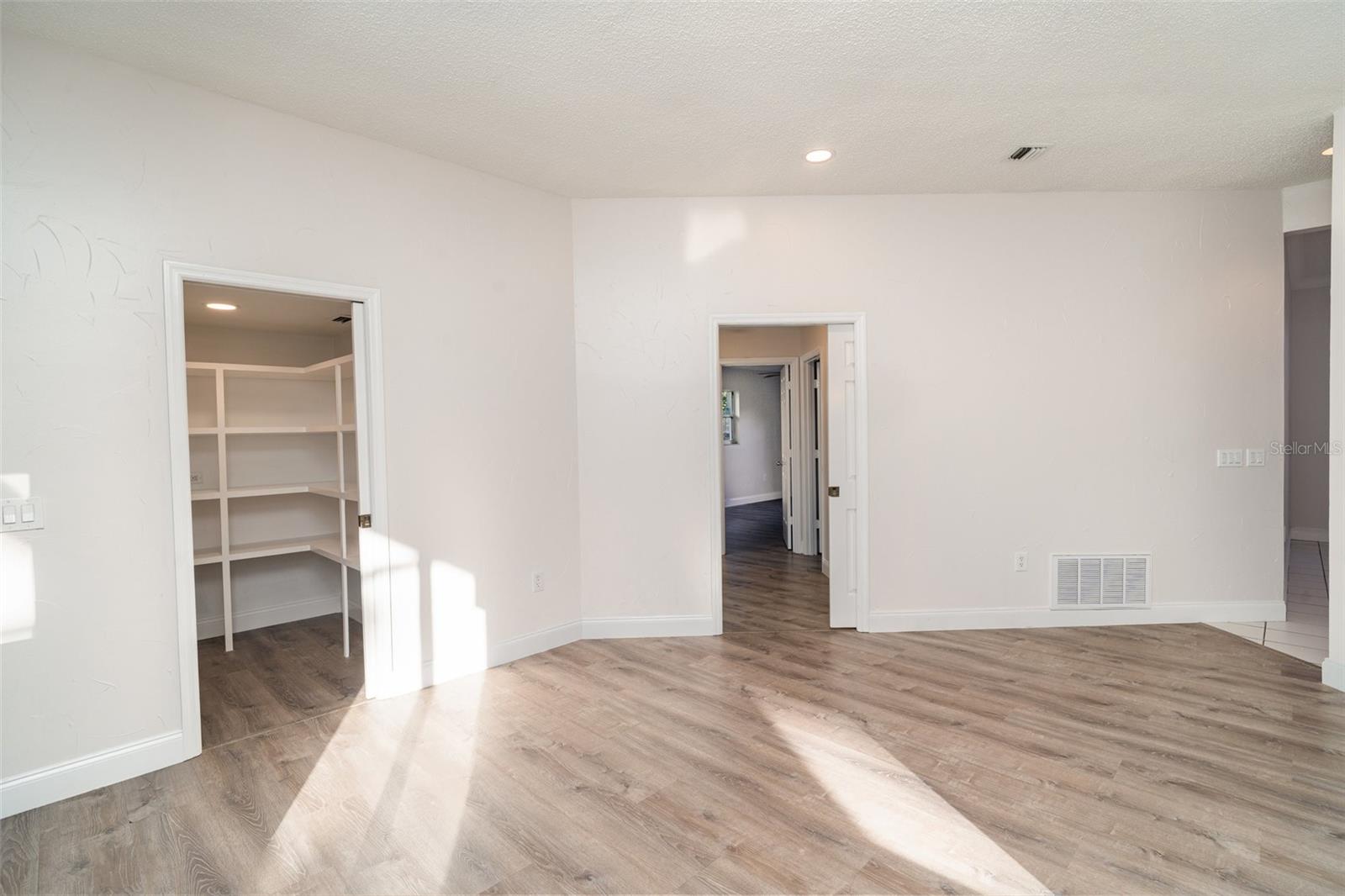 Image 18 of 38 For 7505 Weeping Willow Boulevard