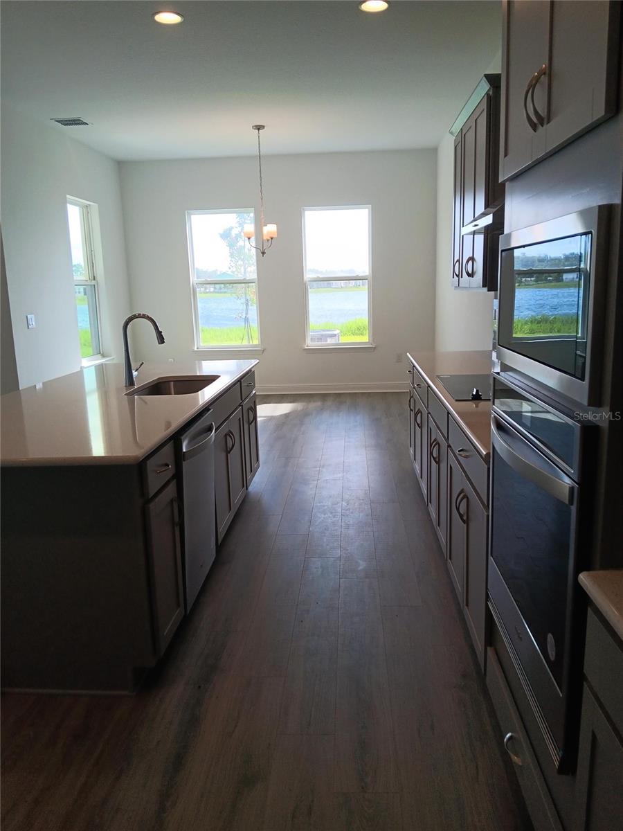 Image 11 of 44 For 18730 Planetree Street