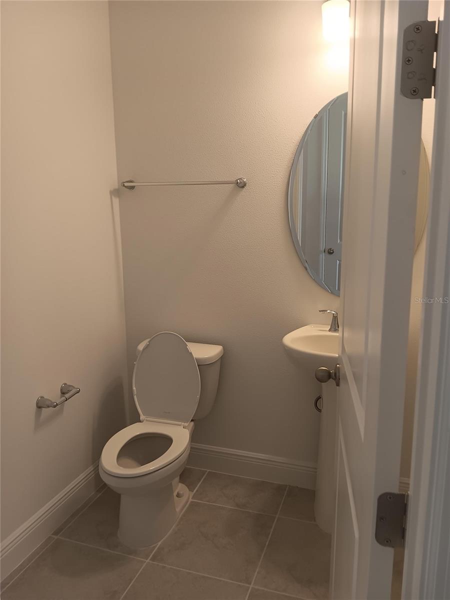 Image 30 of 44 For 18730 Planetree Street