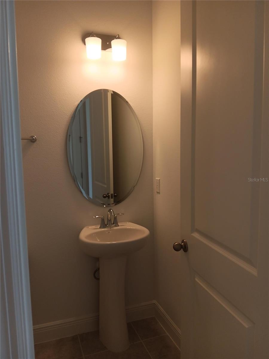 Image 31 of 44 For 18730 Planetree Street
