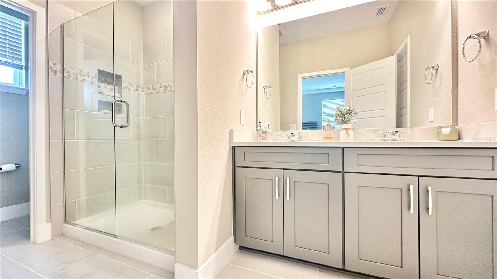 Image 19 of 25 For 14356 Braemar Street