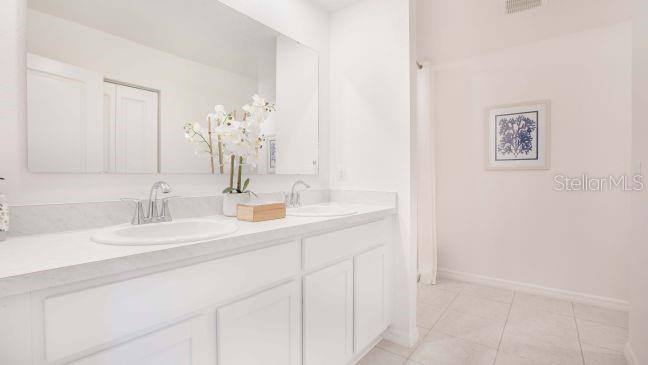 Listing photo id 12 for 3063 Griffin Street