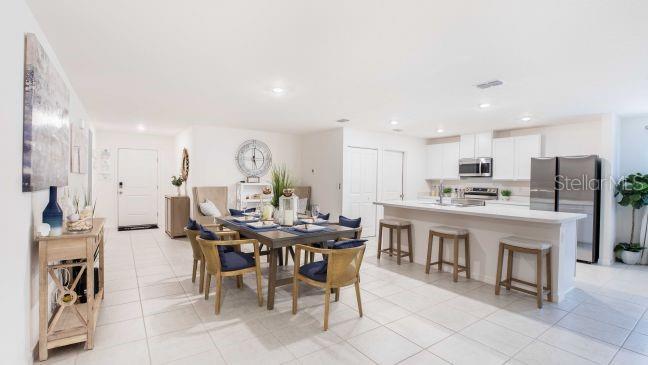 Listing photo id 2 for 3063 Griffin Street