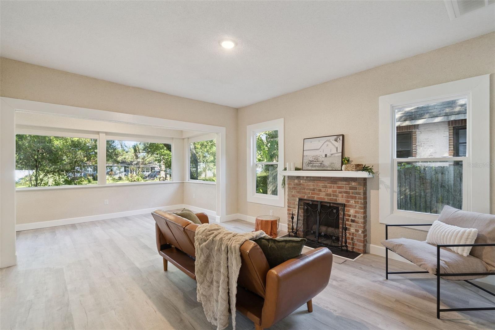 Image 10 of 41 For 2415 Laurel Avenue