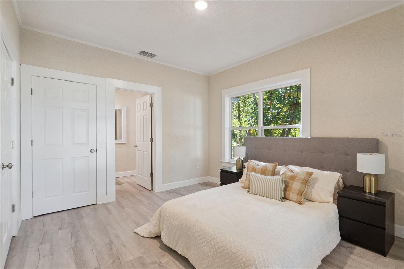 Image 13 of 41 For 2415 Laurel Avenue