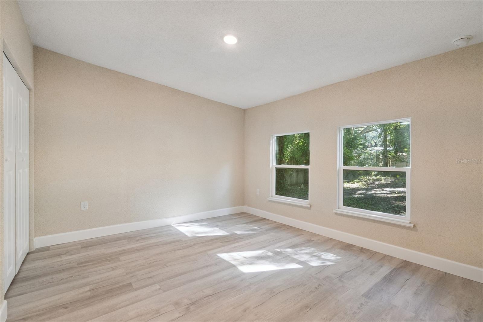 Image 22 of 41 For 2415 Laurel Avenue