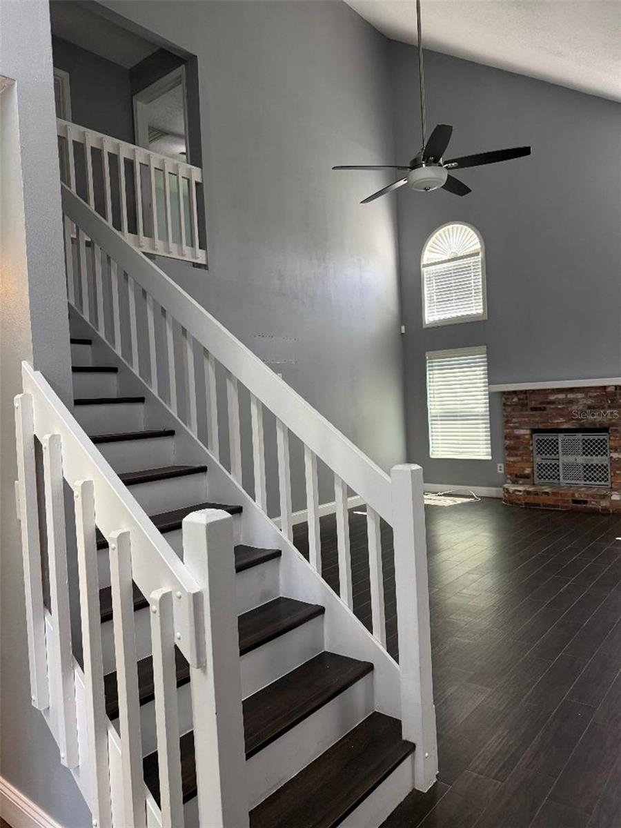 Image 4 of 23 For 303 Silver Pine Drive
