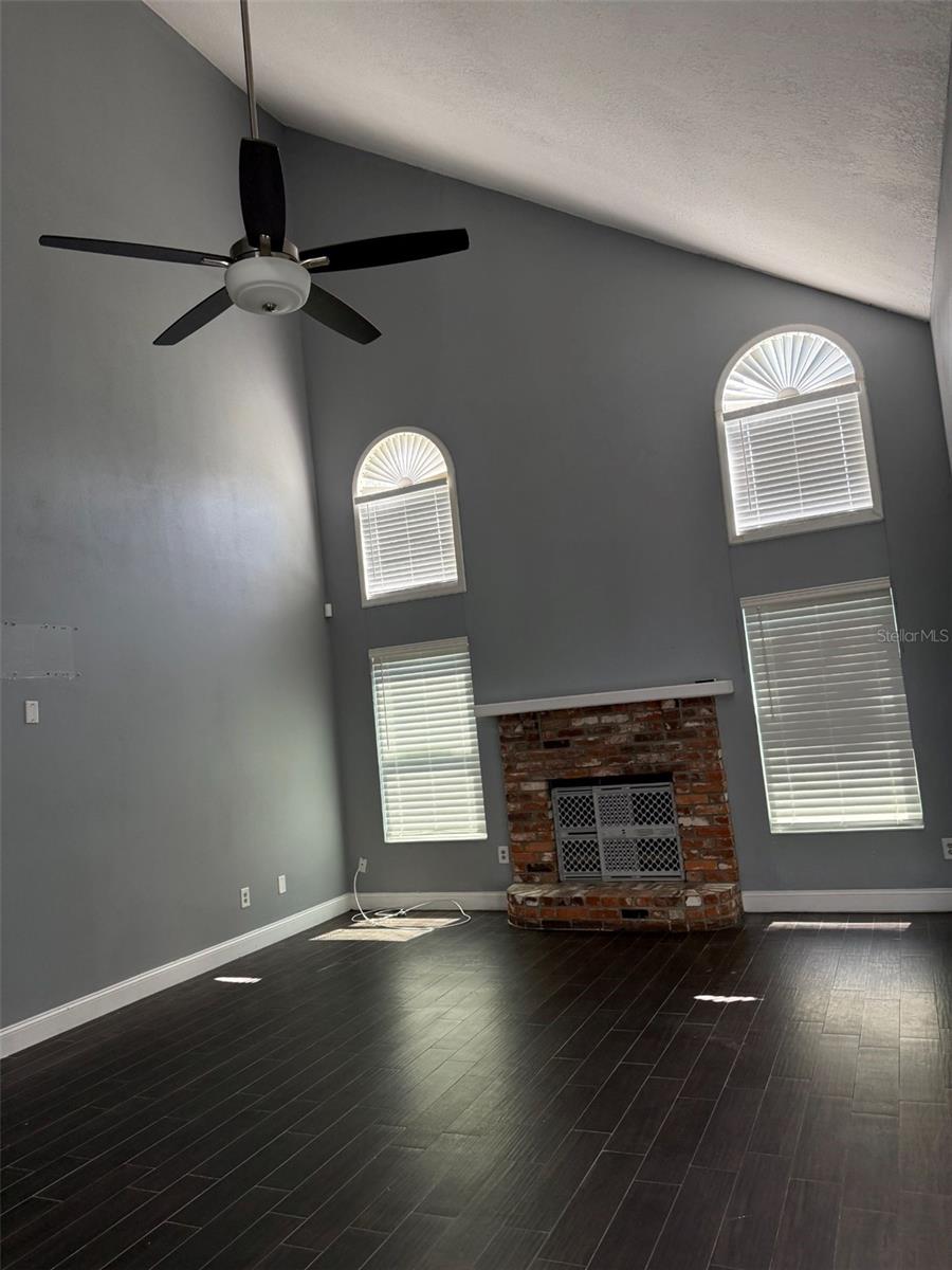 Image 6 of 23 For 303 Silver Pine Drive