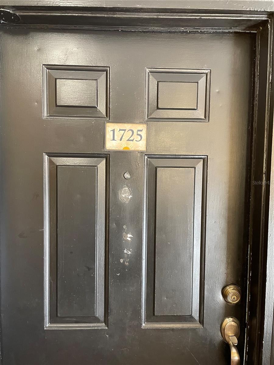 Image 4 of 17 For 4512 Commander Drive 1725