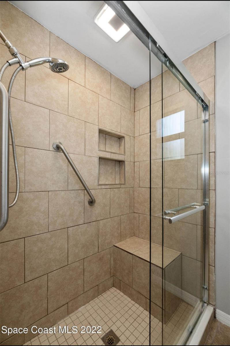 Image 14 of 21 For 200 Price Court